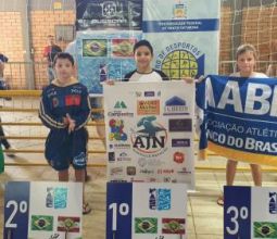 Estudantes da Barão participam do  II Festival Mirim e Petiz de Natação