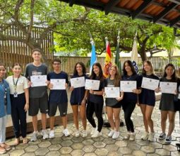 Escola Barão entrega certificados DELE de Língua Espanhola